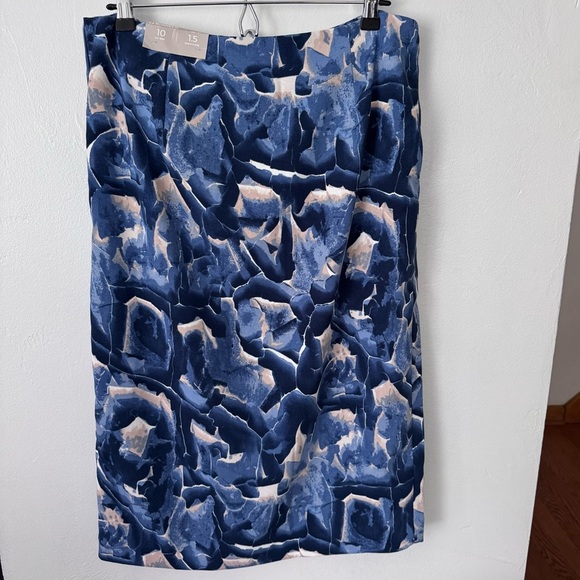 NWT Chico’s Surplice Midi skirt in Winter Lake pattern Size 1.5 or US 10 - Picture 7 of 11